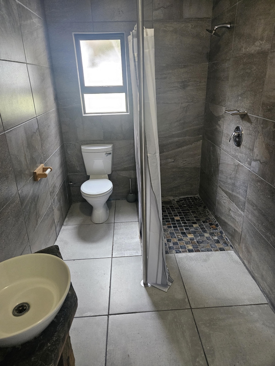 To Let 1 Bedroom Property for Rent in Theescombe Eastern Cape